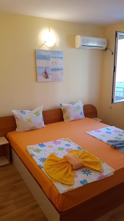 Ivanovi Guest House Приморско Экстерьер фото